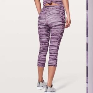 LULULEMON Speed Up Crop *21"
Shadowed Smoked Mullberry